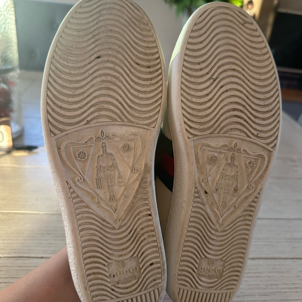 Women’s ace sneaker with bee, size 37/ 7 US - Picture 8 of 11